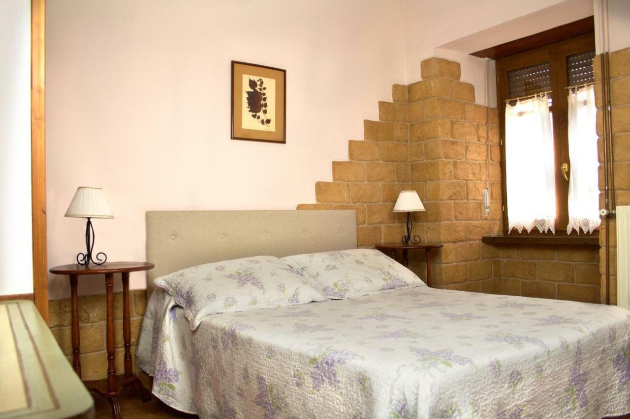 Hostal El Palacio Valencia de Don Juan Exterior foto